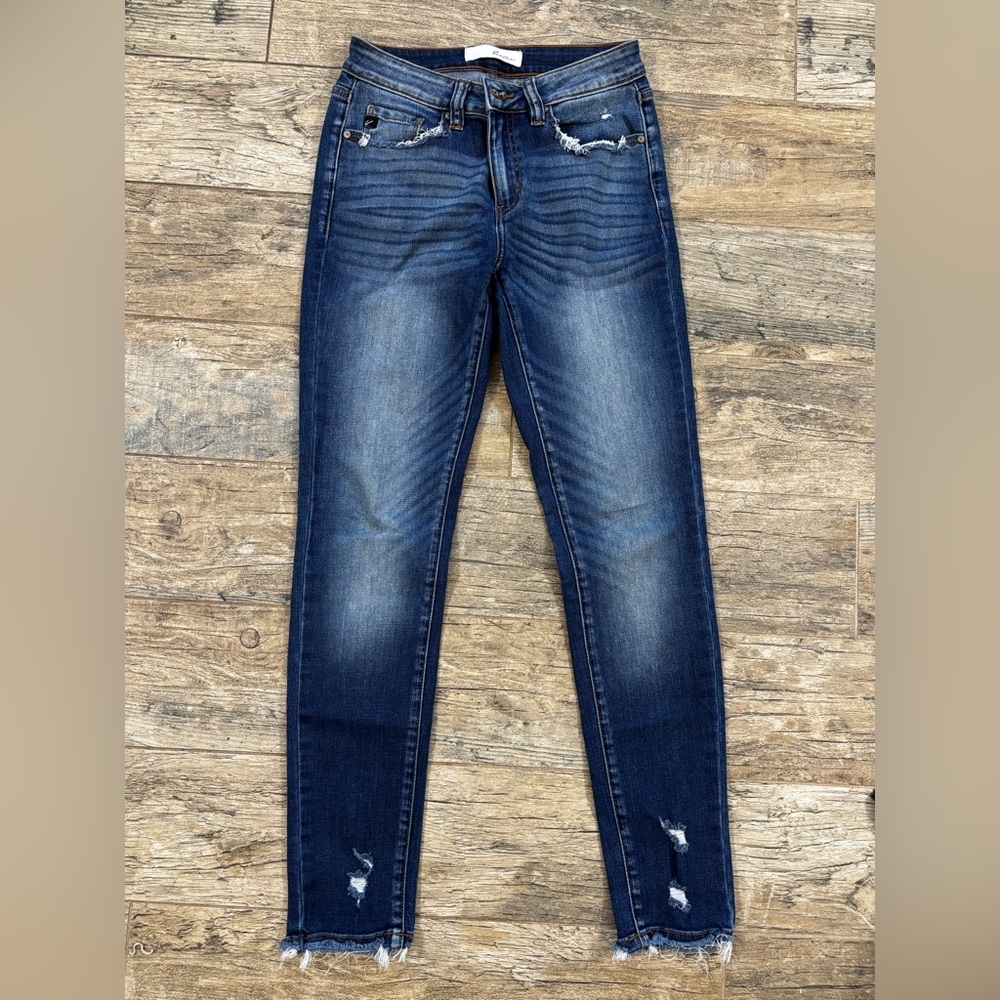 ✨ Kancan Distressed Skinny Jeans – Juniors Size 5 ☀️ Medium Wash ✨